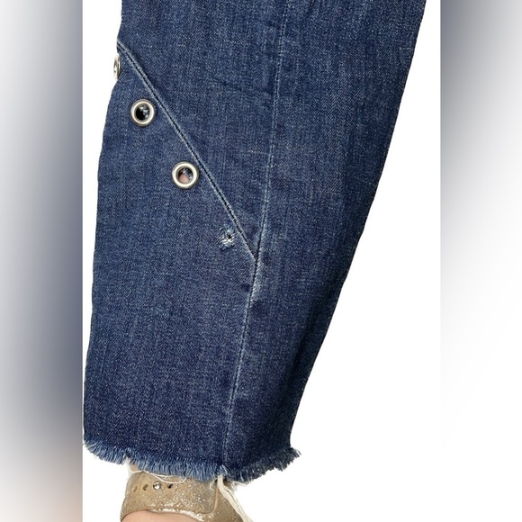 7 For All Mankind Distressed Edie Frayed Grommet Trim Distressed Jeans Size 28 - Picture 5 of 9